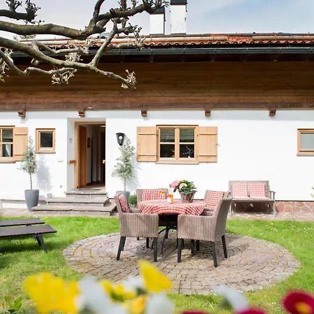 Haus Lesch - Stilvolle Appartements mit tollem Bergblick in Kreuth am Tegernsee-2